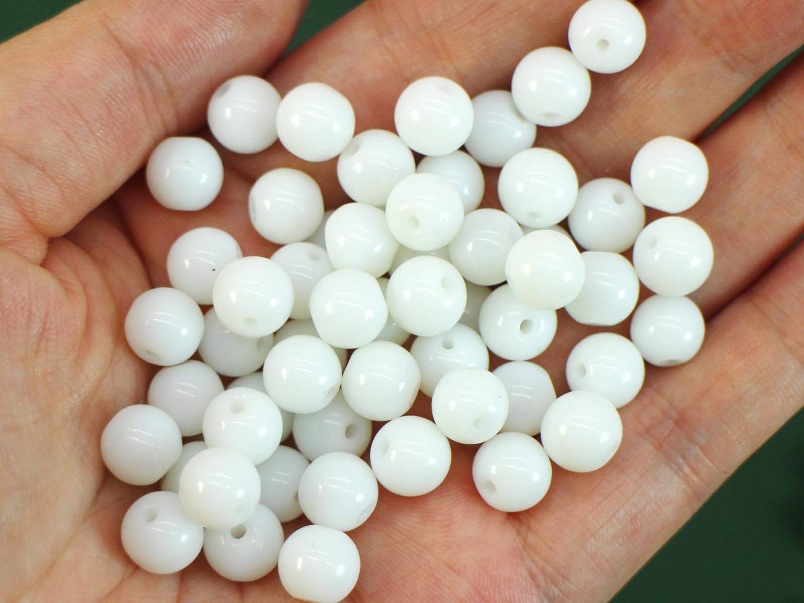 650 szt. 8 mm śnieżnobiałe szklane koraliki do produkcji biżuterii, okrągłe gładkie koraliki, bransoletka, luźne koraliki do produkcji biżuterii, kolczyki, naszyjniki, rękodzieło i prezenty
