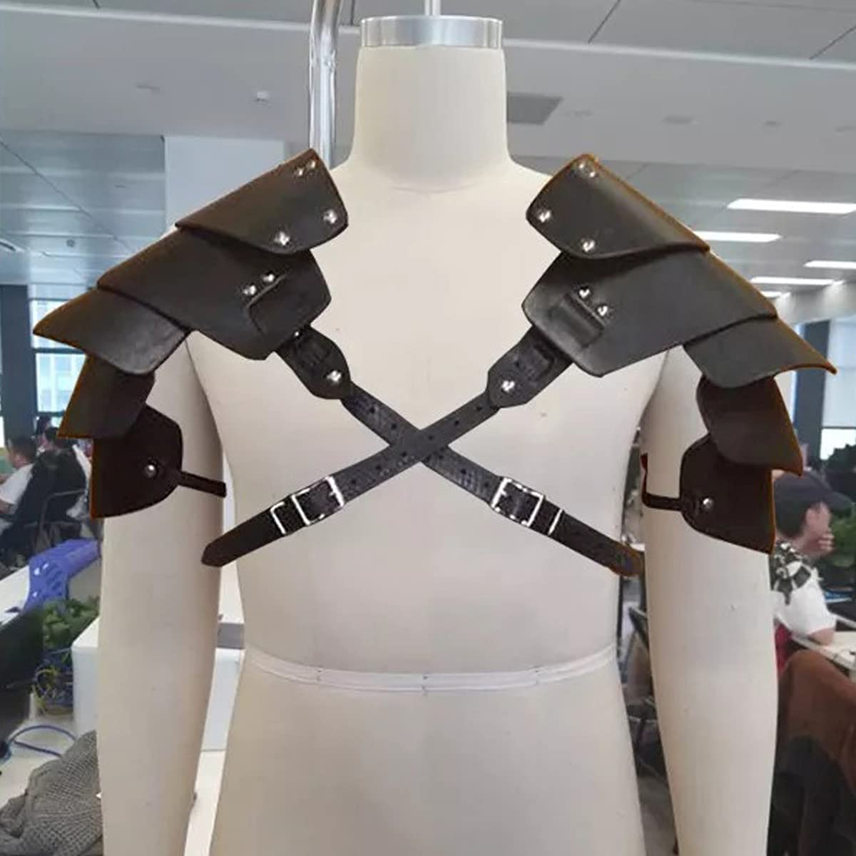 Armatura Spalla Steampunk da Uomo Armatura Toracica retrò Medievale, Spallacci Regolabili, Accessori per Costumi Cosplay per Feste di Halloween, Stile Medievale (Marrone)