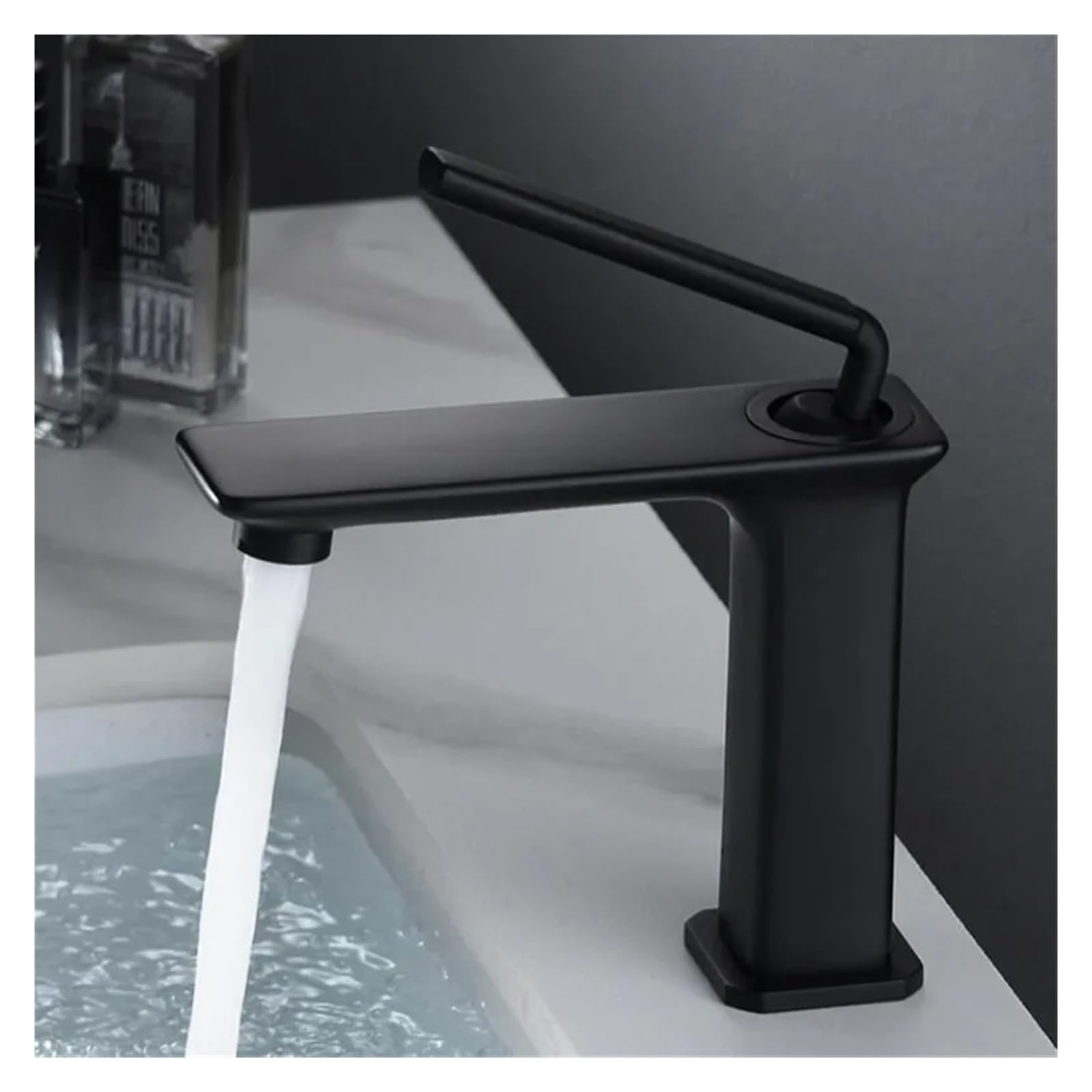 Robinet de lavabo en laiton doré brossé élégant et durable pour salle de bain moderne