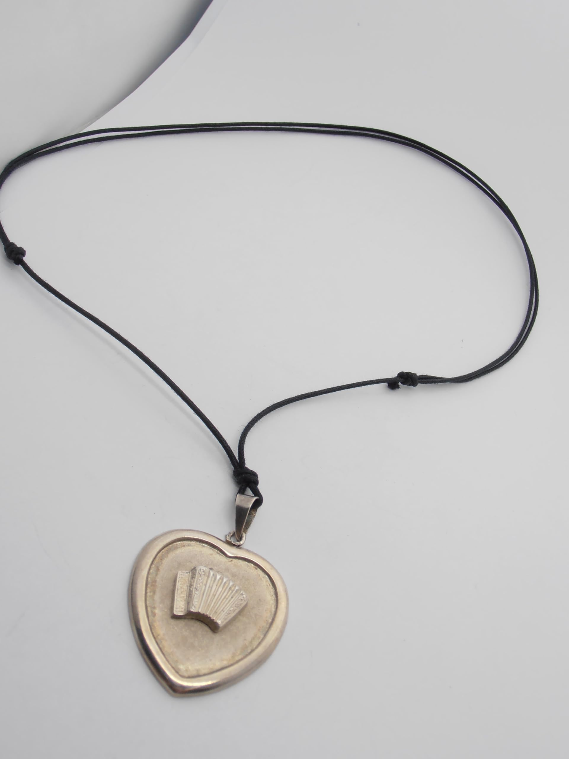Fisarmonica : Ciondolo a Cuore in Argento 925 - Pendente con Strumento Musicale - Musicista - Musica - Girocollo in Cordoncino