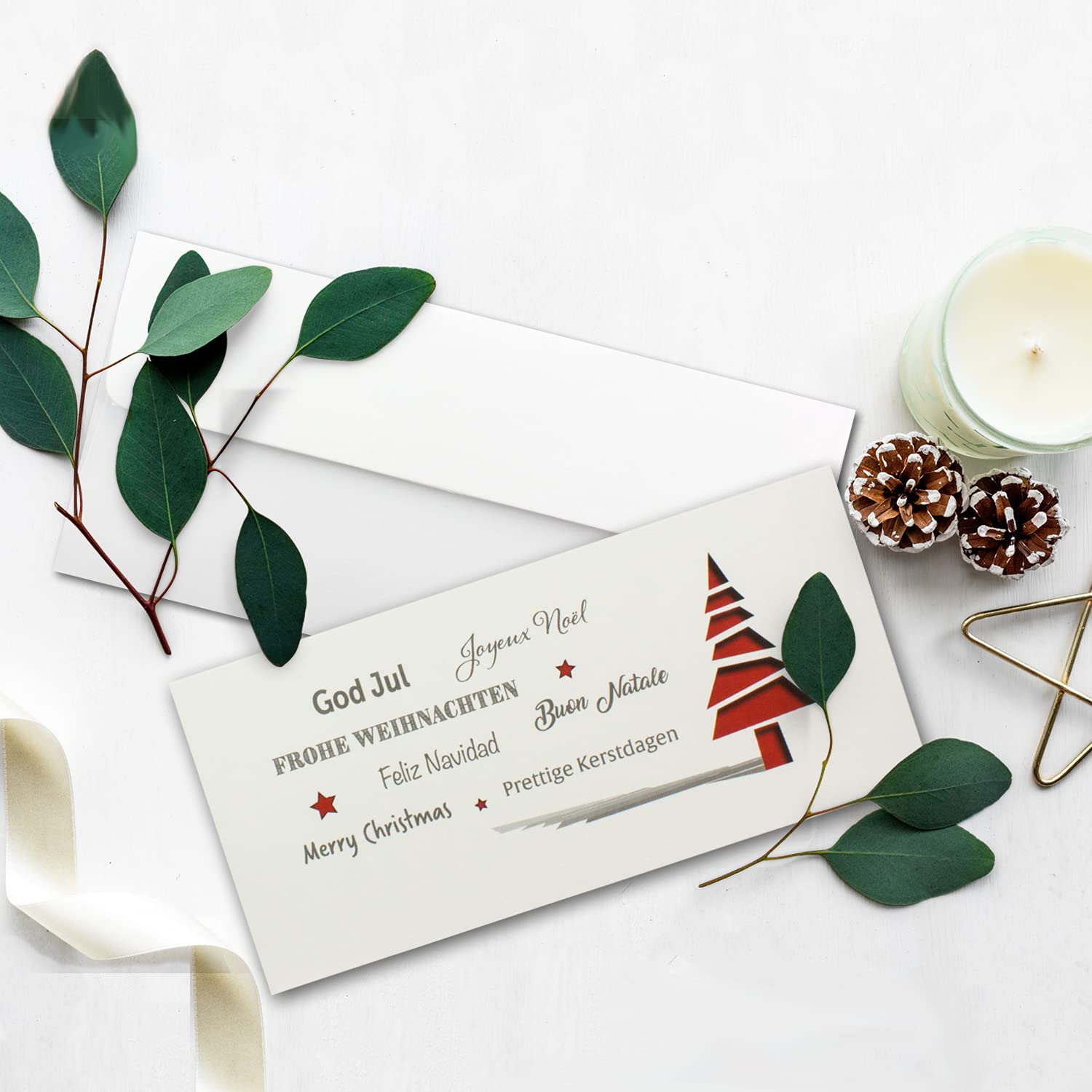 Set de 75 tarjetas de Navidad DIN largas, en color crema con abeto rojo y texto, tarjetas plegables con sobres a juego, color blanco con adhesivo