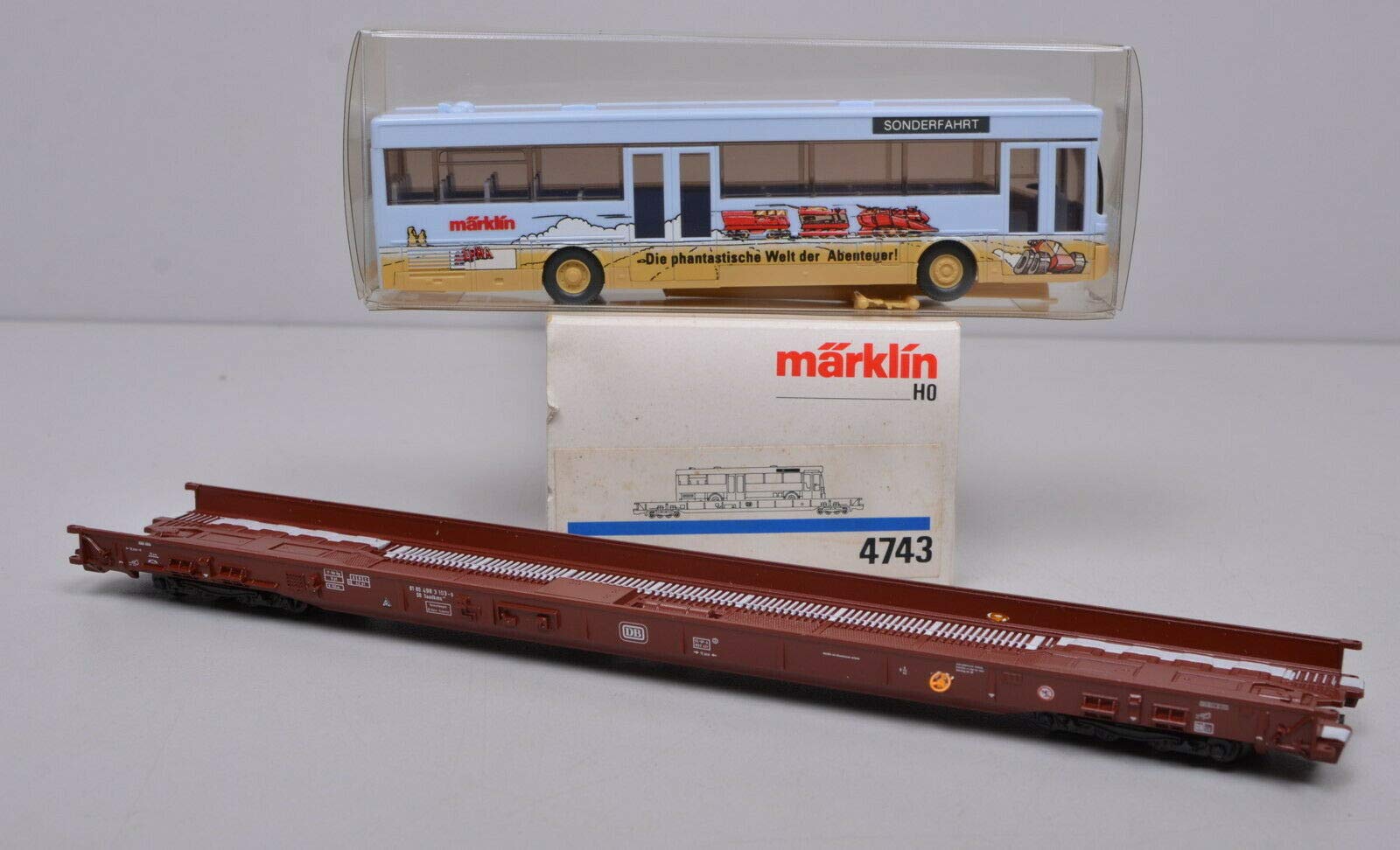 MARKLIN HO DB Depressed Low Floor 8-AXELS CAR with Loaded Bus 4745