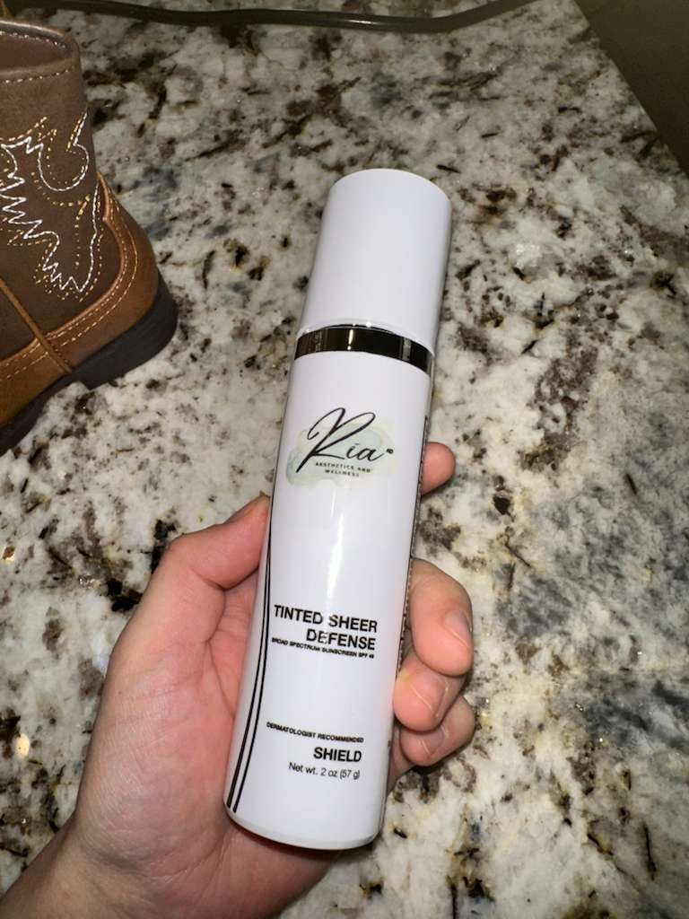 Ria Aesthetics and Wellness Ria Sunscreen & Moisturizer – Broad Spectrum Face Lotion with Vitamin E – Lightweight, Non-Greasy Daily Skin Protection (Physical Daily Defense with SPF 40)