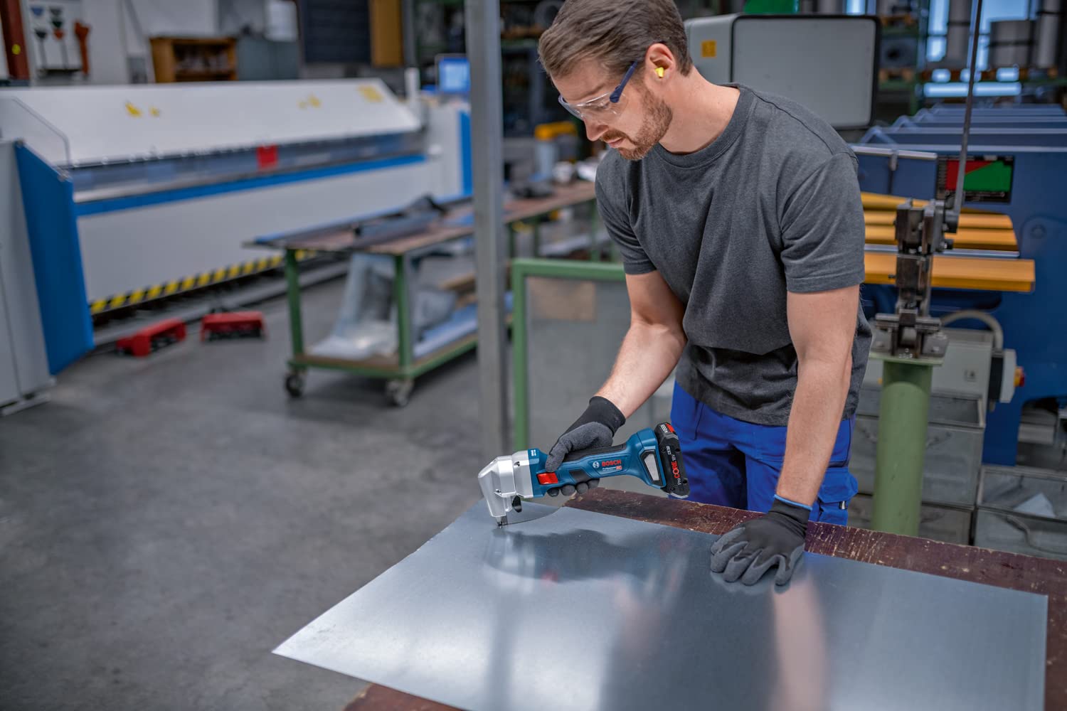 Bosch Professional 18V System Akku Nager GNA 18V-16 E (Leistung 700 W, bürstenlose Motortechnologie, ohne Akku/Ladegerät)