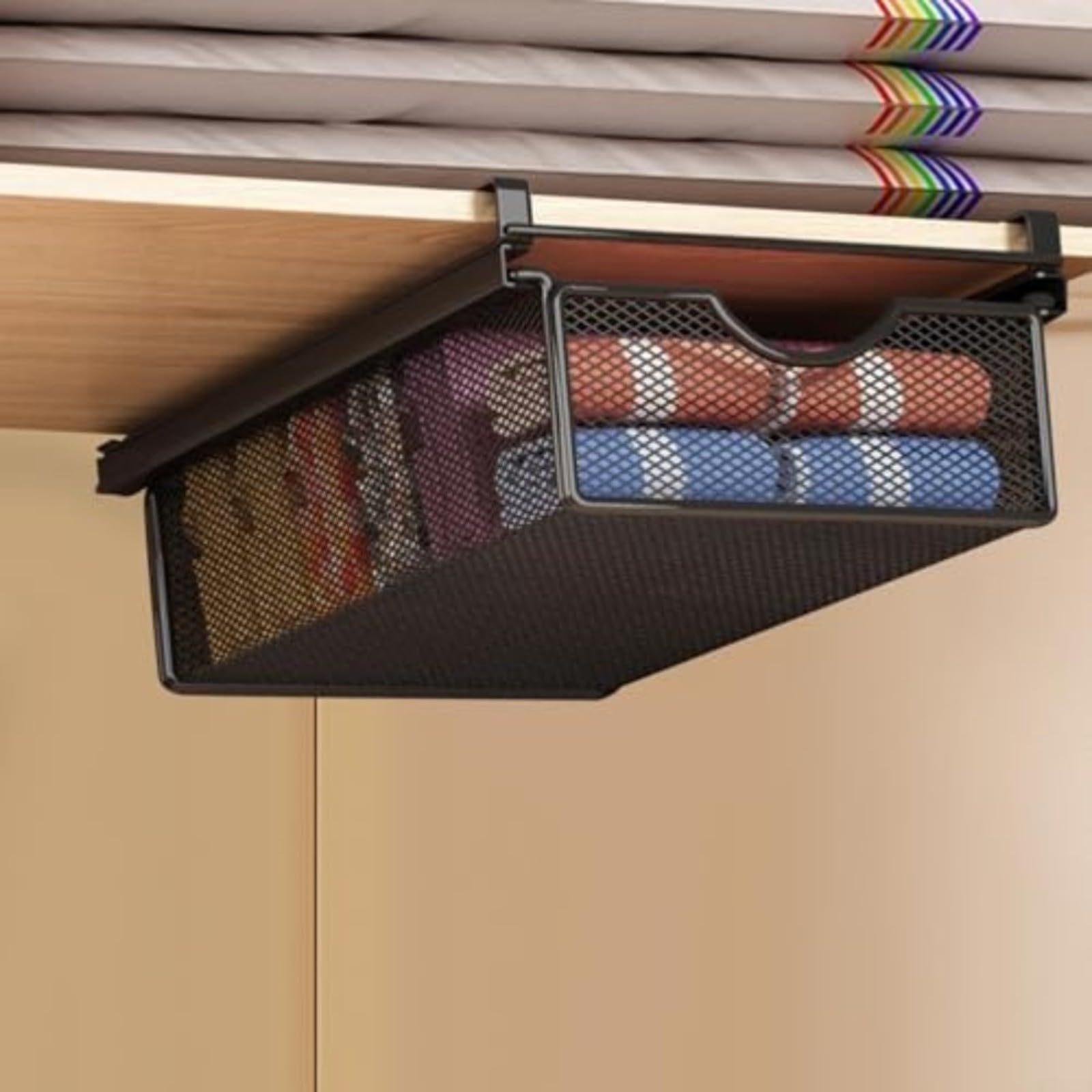 Ausziehbarer Korb unter dem Regal, hängende Schublade mit Stahlrahmen für Schlafzimmer-Organisation, entworfen, um den Platz im Schrank zu maximieren und Gegenstände sichtbar zu halten
