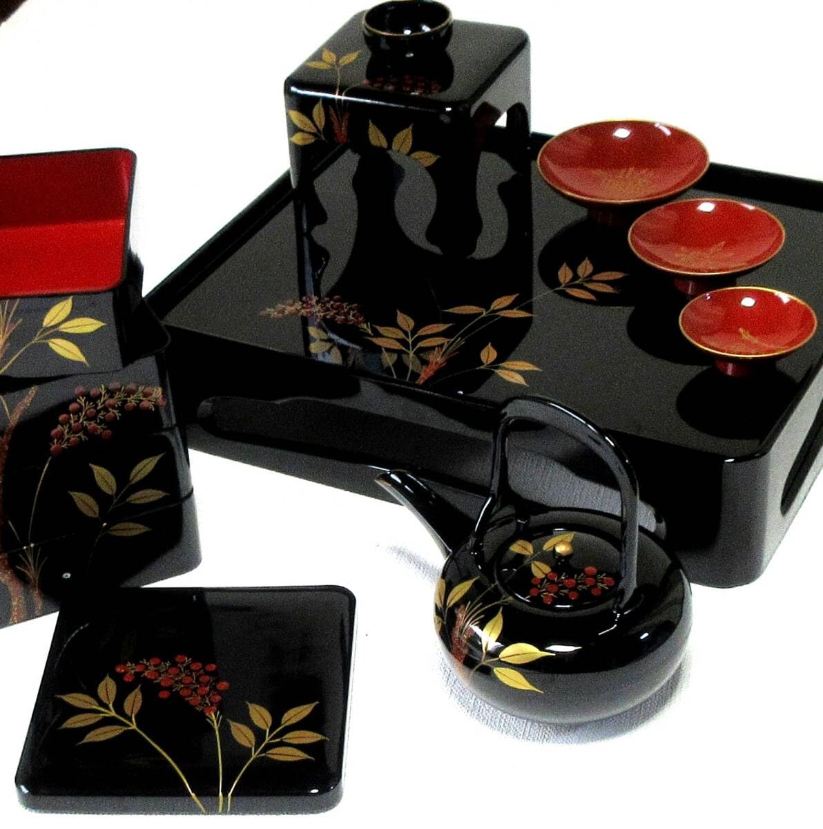 Amazon｜会津塗屠蘇器重箱揃 南天蒔絵現品限会津漆器 手描蒔絵｜重箱