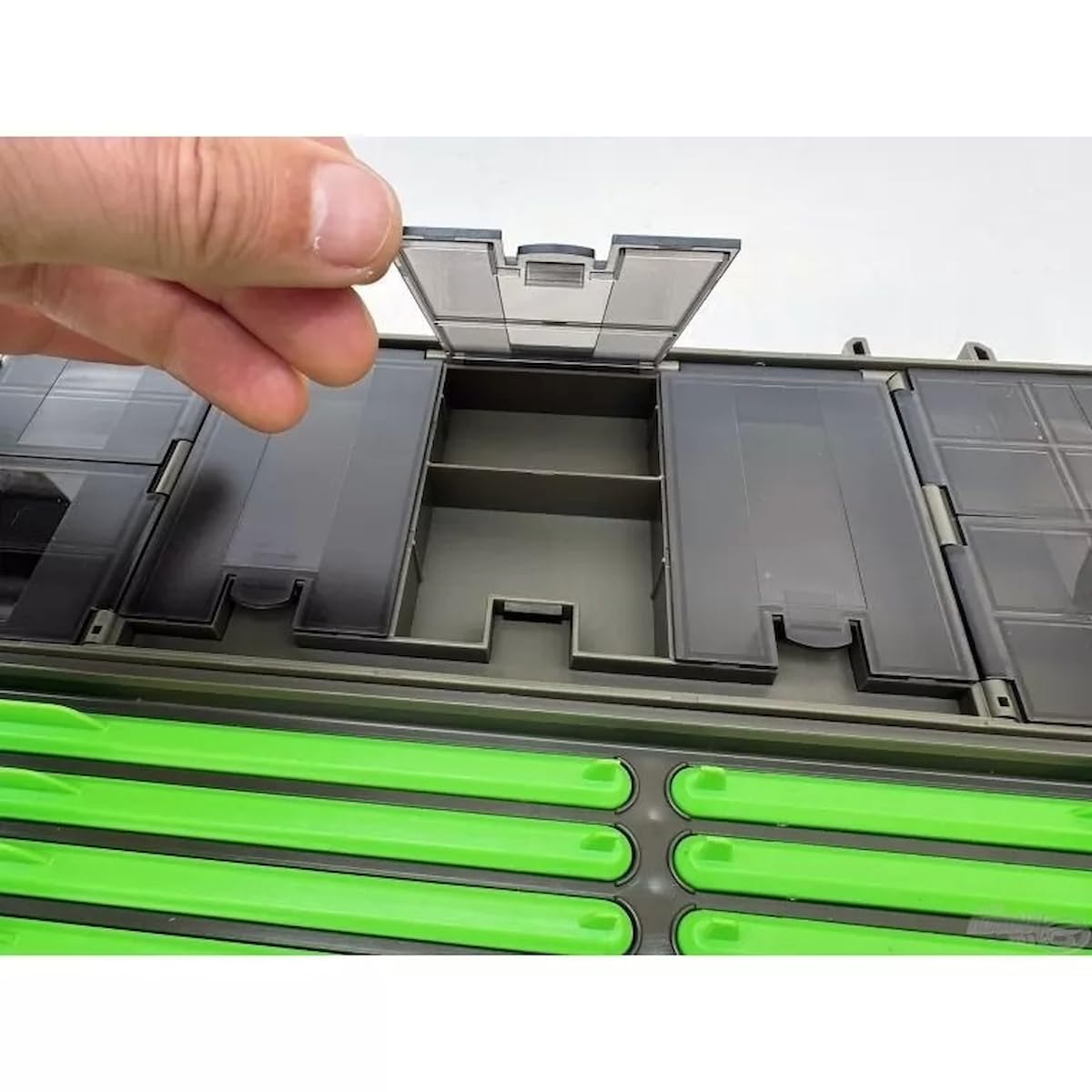 Haldorádó Feeder Pro Box - Caja organizadora profesional de aparejos de pesca y aparejos | Almacenamiento de alimentador de método de alto impacto con 10 escaleras de aparejo, 16 compartimentos