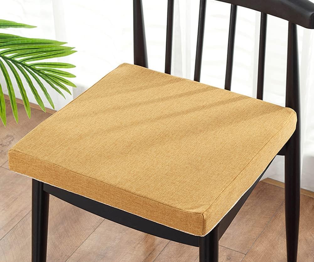 Coussin de fauteuil confortable pour sublimer vos moments de détente sur une chaise en bois de jardin