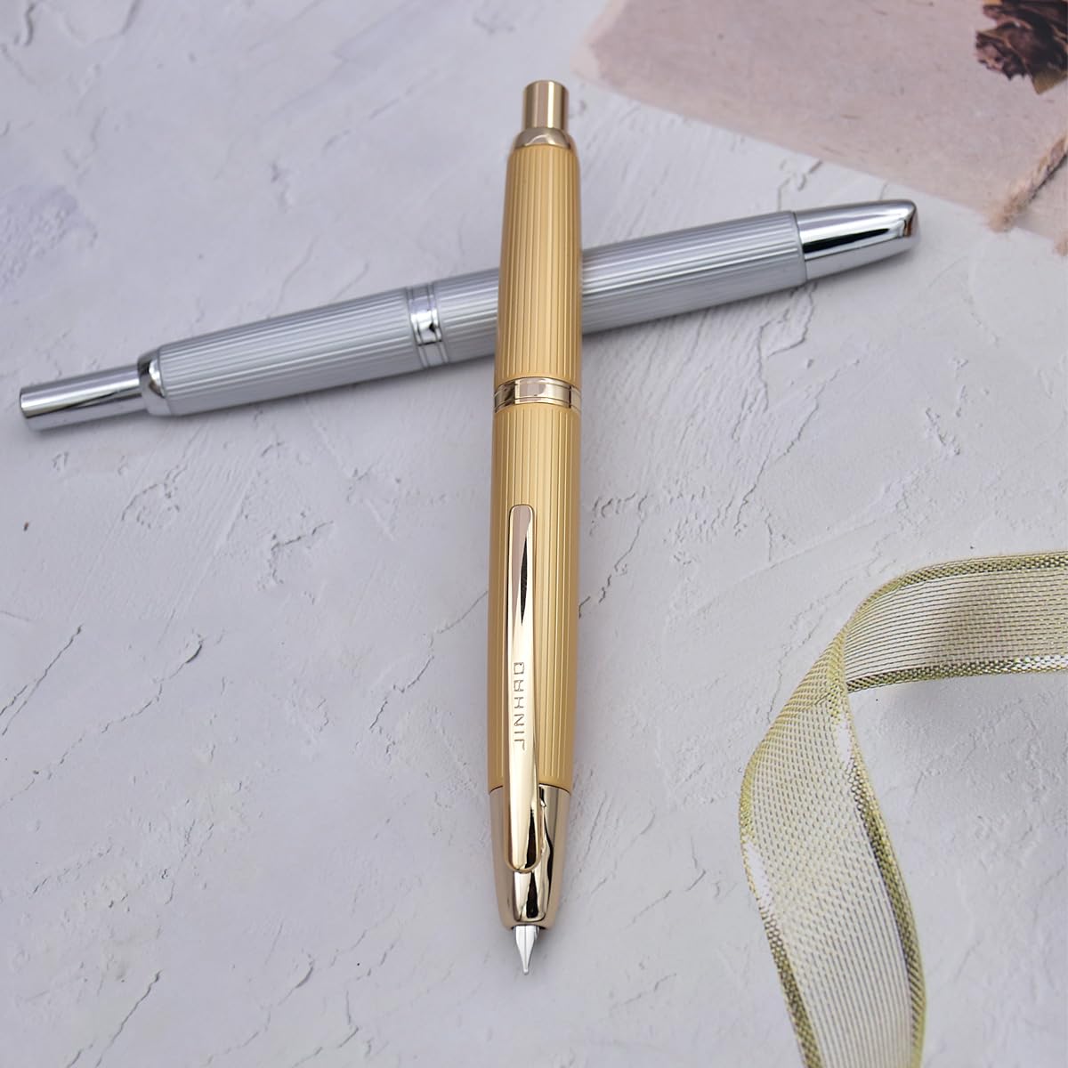 Jinhao 10 pers vulpen, intrekbare metalen vulpen fijne penpunt (0,5 mm) met inktconverter, gradiënt blauw