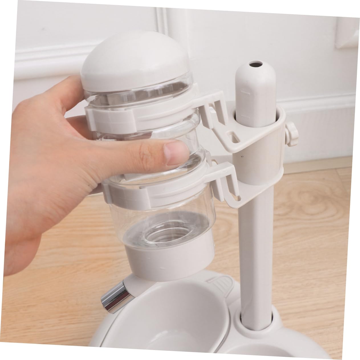 INOOMP Distributore Automatico Bianco per Gatti e Cani in Plastica Design Rotante e Vaschetta Antigoccia, Distributore D'acqua Sospeso per Animali Domestici
