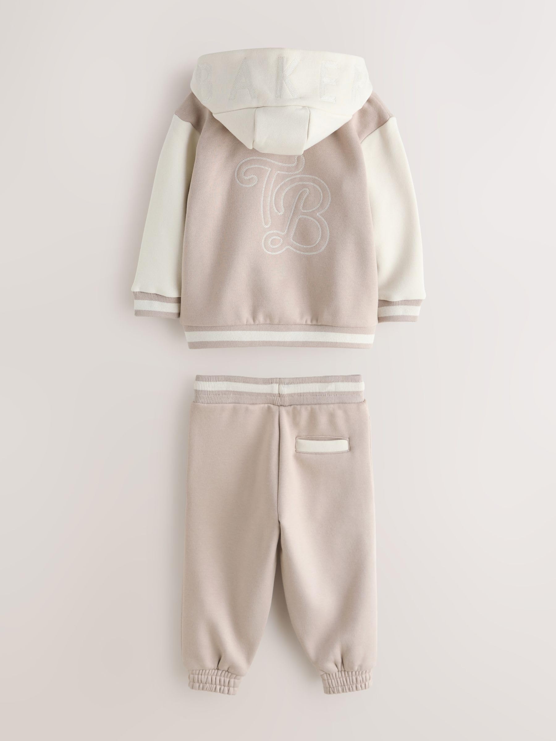 Niños Conjunto de 3 piezas de camiseta, sudadera con capucha y pantalones estilo universitario