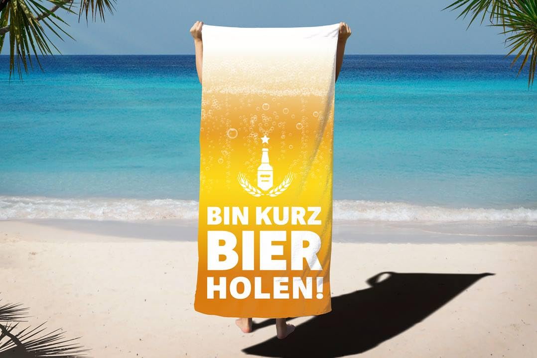 Tassenbrennerei Handtuch & Strandtuch mit Spruch: Bin kurz Bier Holen - Duschtuch lustig als Gechenk für Männer - Badetuch als Geschenkidee (140x70cm)