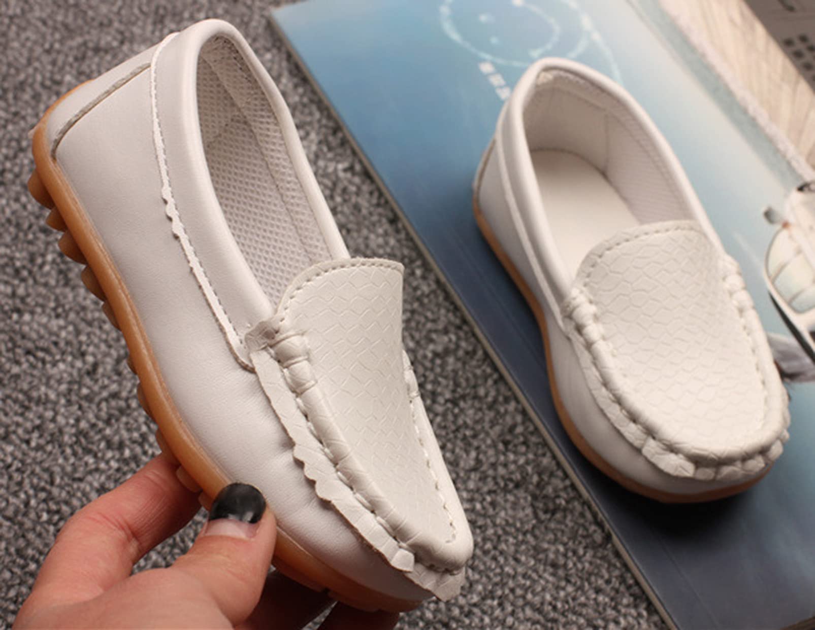 Mocassins pour Enfant Cuir Bateau Chaussures Garçon Mode Oxford Chaussures Fille Décontracté Confortable Mocassin Plates Loafers, Blanc 32 EU