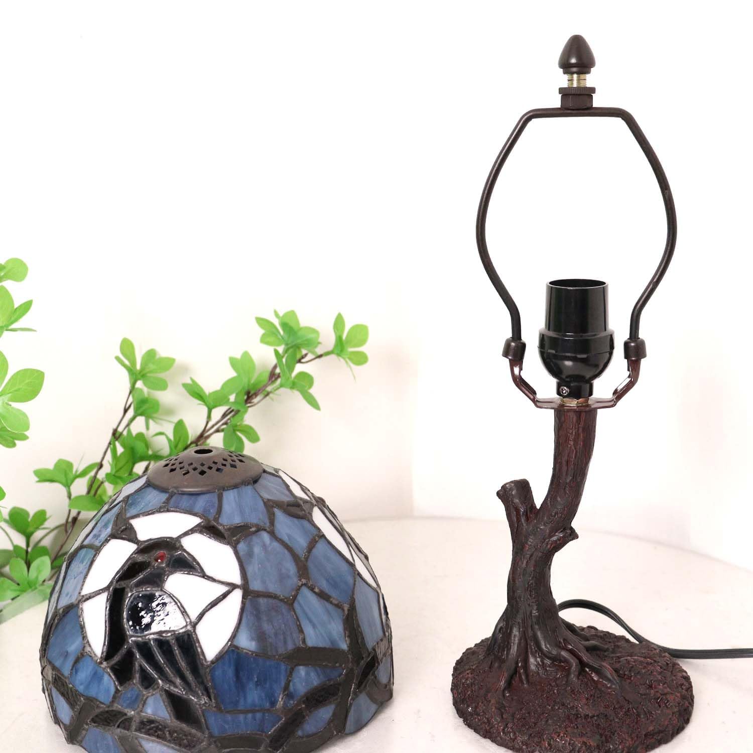 Bieye L32010 Corvo seduto su un ramo nudo durante la notte di luna piena, lampada da tavolo in vetro colorato in stile Tiffany per l'arredamento di interni (blu scuro, 8 L x 14 H piccolo)