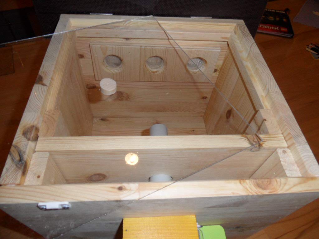 XXXL Luxus Hummelkasten mit Wachsmottensperre, 2X Sichtfenster und Nistmaterial Imprägniert Wetterfest Bienenhaus Hummelhaus Nistkasten Hummelvilla Bienen Insektenhaus