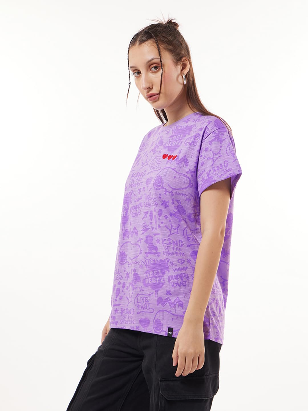 Bewakoof Air 1.0 Official Peanuts Merchandise Snoopy - Camiseta de cuello redondo para mujer, 100% algodón, ajuste Boyfriend