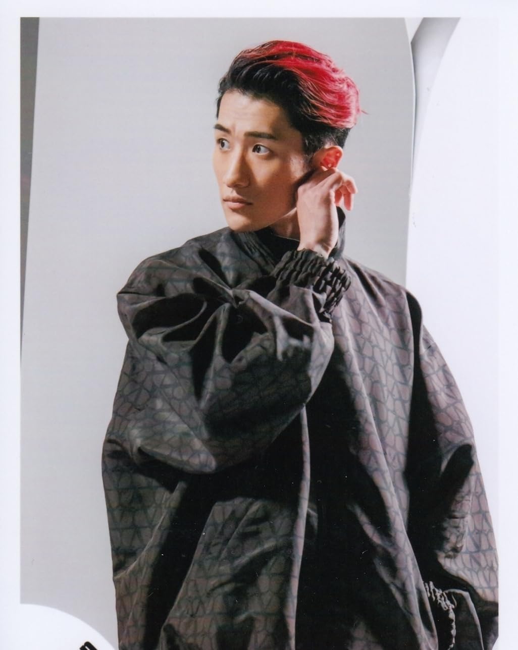 Amazon.co.jp: Snow Man 公式 生 写真（岩本照）SM02203 : おもちゃ