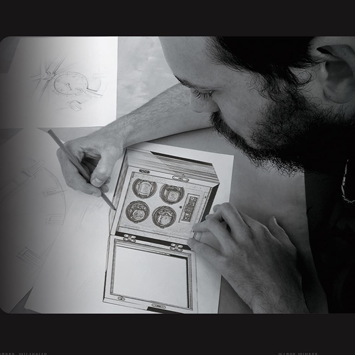 Caricatori per Orologi Automatici con Display LCD Touchscreen, Finitura in Legno, Illuminazione Integrata, vani di Carica alimentati da Un Motore Estremamente Silenzioso.