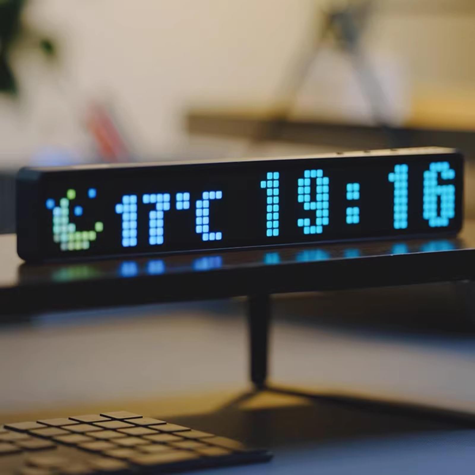 Zegar cyfrowy LED z lampą spektrum muzyki, wyświetlanie daty, timer, regulowane kolory, synchronizacja WiFi, idealny do salonów i pokoi gier