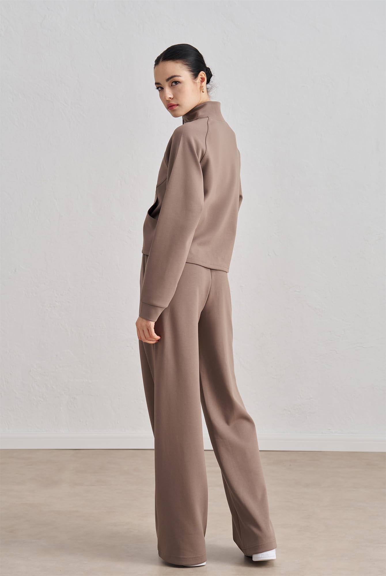 altiland Women's Full Zip Workout Running Yoga Jackets, Lightweight Scuba Sweatshirt with Pockets(Mocha Brown,L)