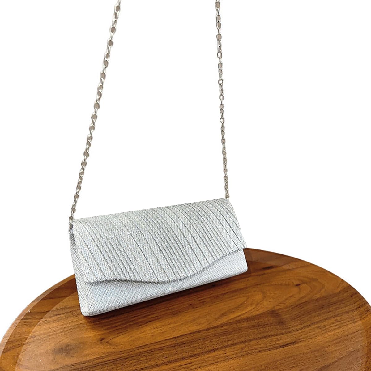 Bolsa Clutch Festa Feminina Prata Poliéster Listrado Mão Ombro Transversal Com Correntes Removíveis em promoção! Veja a oferta e mais achadinhos de Bolsas 9 Hoje é o melhor dia para comprar Bolsa Clutch Festa Feminina Prata Poliéster Listrado Mão Ombro Transversal Com Correntes Removíveis com aquele preço maroto! Promoção! Aproveite a oferta! 9