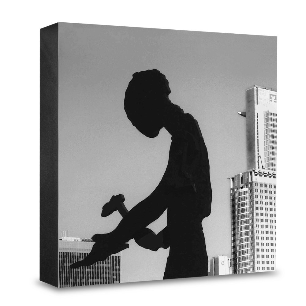 Tableau bois Frankfurt noir et blanc avec marteau inclus HG-F102