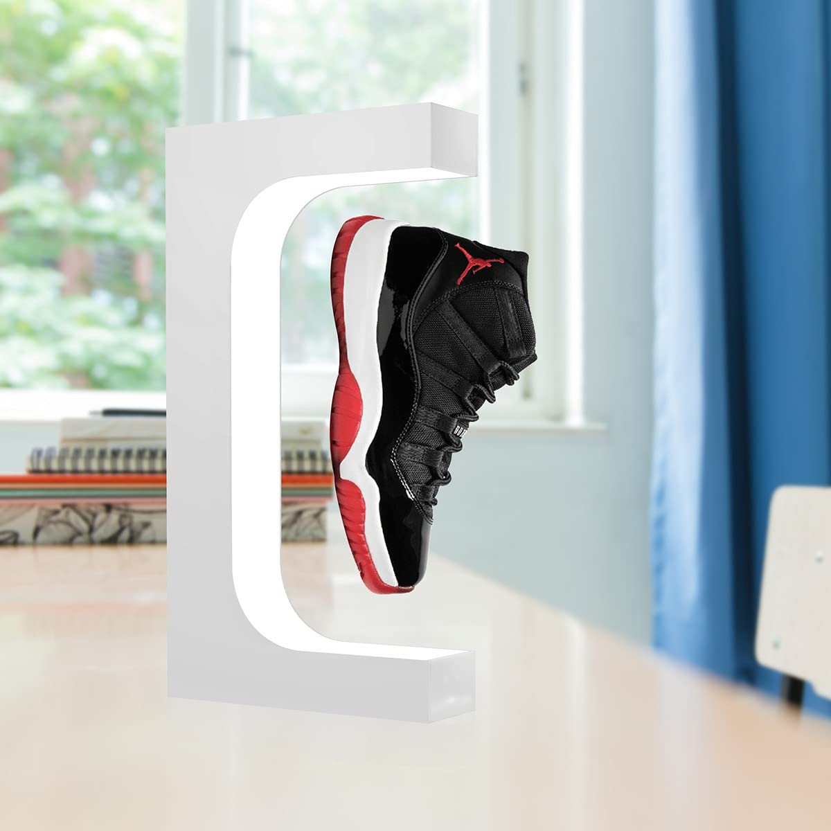 Présentoir à Chaussures Flottant, Support de Chaussures en lévitation avec lumière LED rotative magnétique pour Cadeau, décoration d'intérieur, collectionneurs de Chaussures