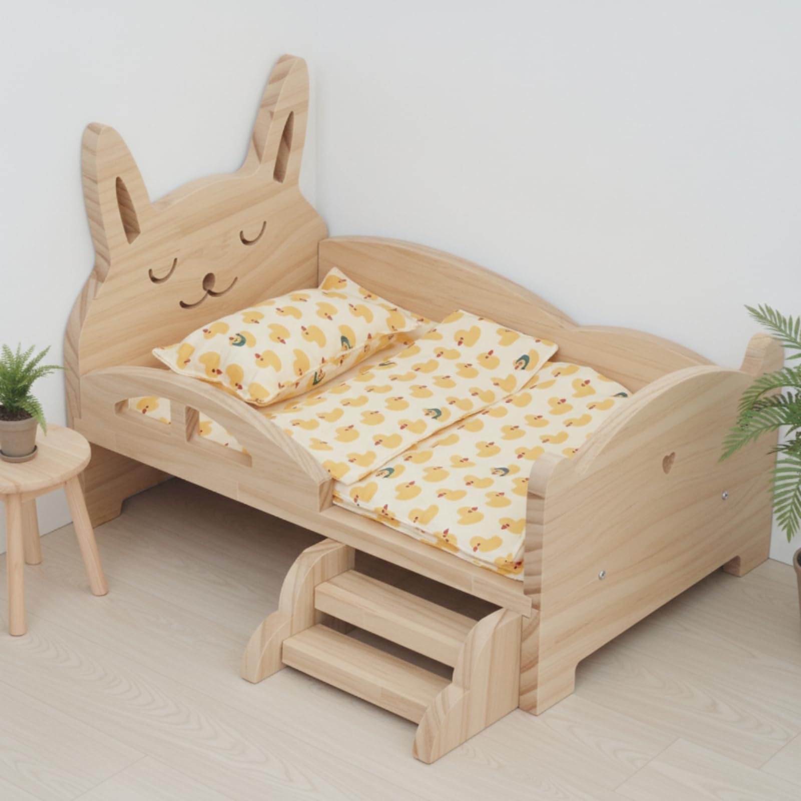 Letto per Bambole Letto Bambola Culla Giocattolo Mobili Bambole in Legno Stile Tradizionale con Alte per Giochi di Ruolo, Letto Singolo Orsetto + Piumino Anatroccolo