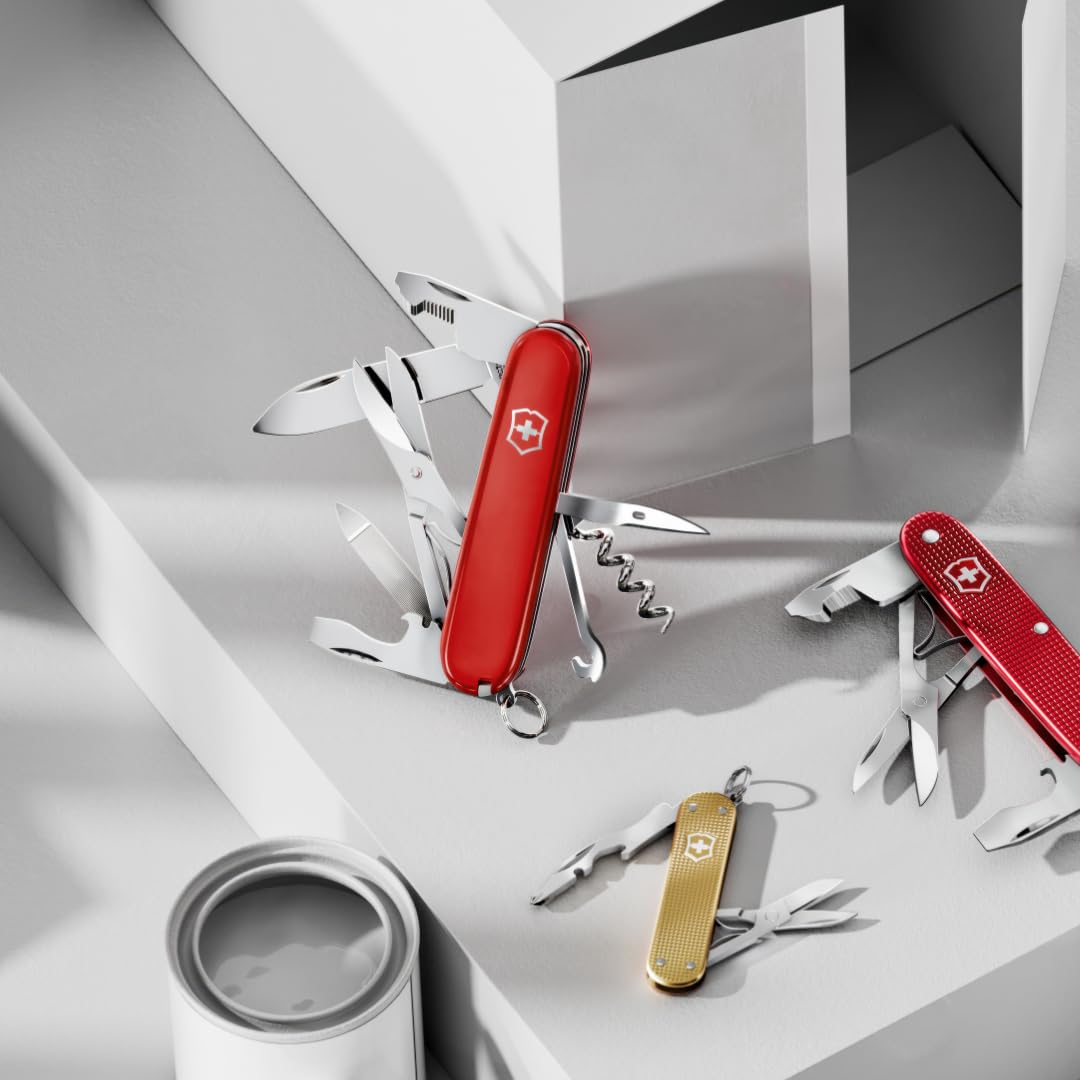 Victorinox Couteau de Poche Companion, 16 Fonctions, Outil Multifonction, Outil de Poche, y c. Ciseaux, Tournevis, Stylo à Bille, Swiss Made, Rouge
