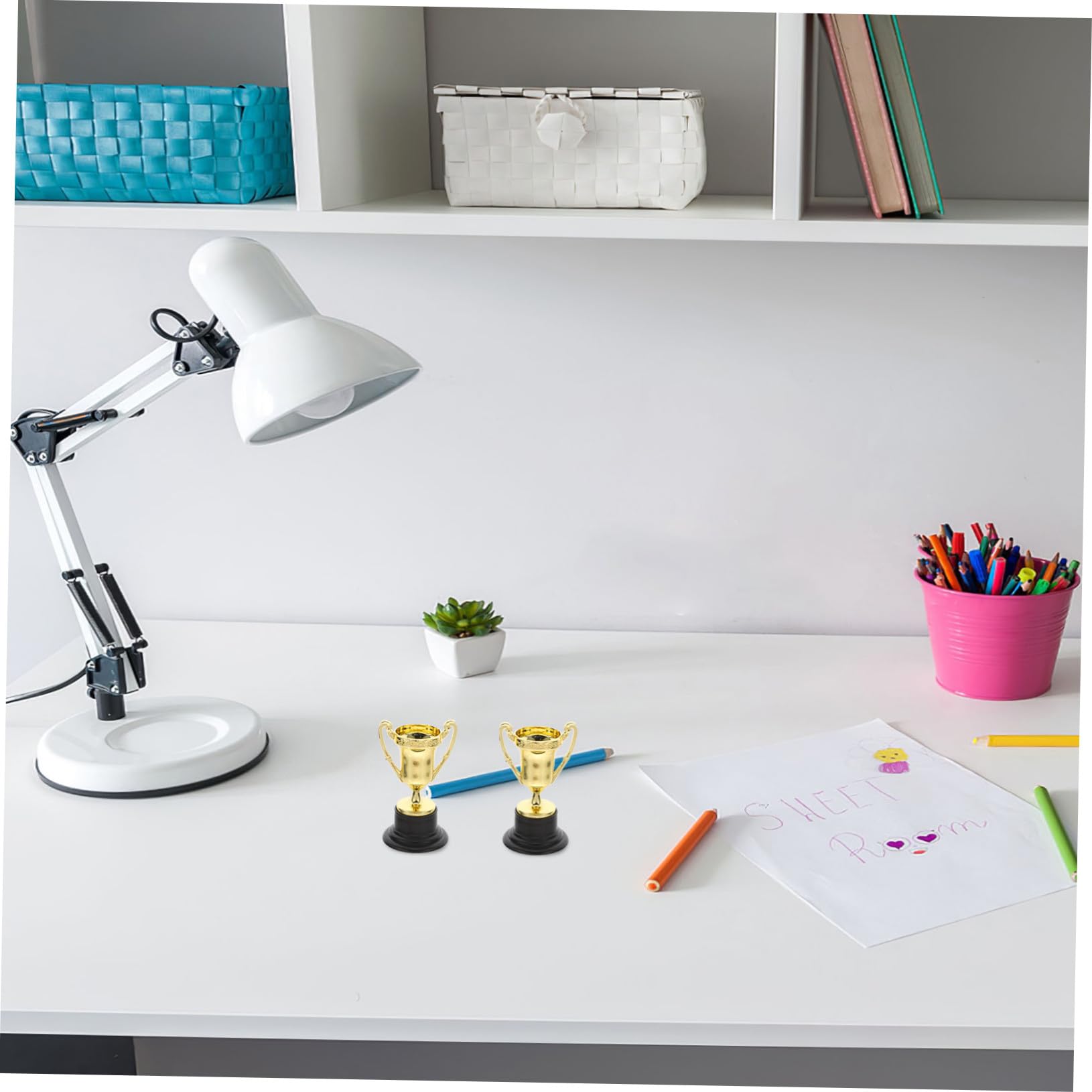30 Goldene Kleiner Pokale aus Kunststoff für Kinder als Belohnung | Klassische Trophäenform mit Glatter, Glänzender Oberfläche, 30 Stück, Passend für Klassenraum und Sportbankett