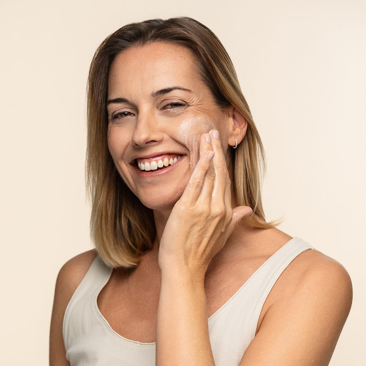 InnovaGoods Skincare Set, Feuchtigkeitscreme, Augencreme, Serum, Reinigungsgel, Gesichtswasser, natürliche Inhaltsstoffe, spendet Feuchtigkeit, hellt alle Hauttypen auf