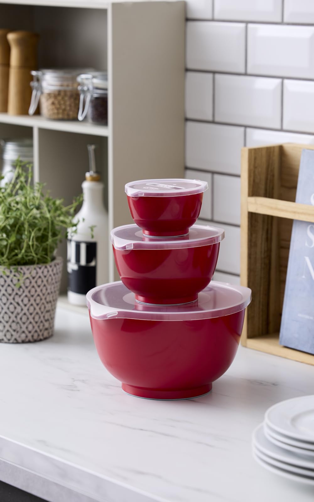 Rosti Margrethe Schüssel Set, Rührschüssel Set, 6-Teilig mit 3 Rührschüsseln und 3 Deckel, Teigschüssel aus Recycelbarem Kunststoff, 0,25 Liter, 0,75 Liter und 3 Liter, Rot
