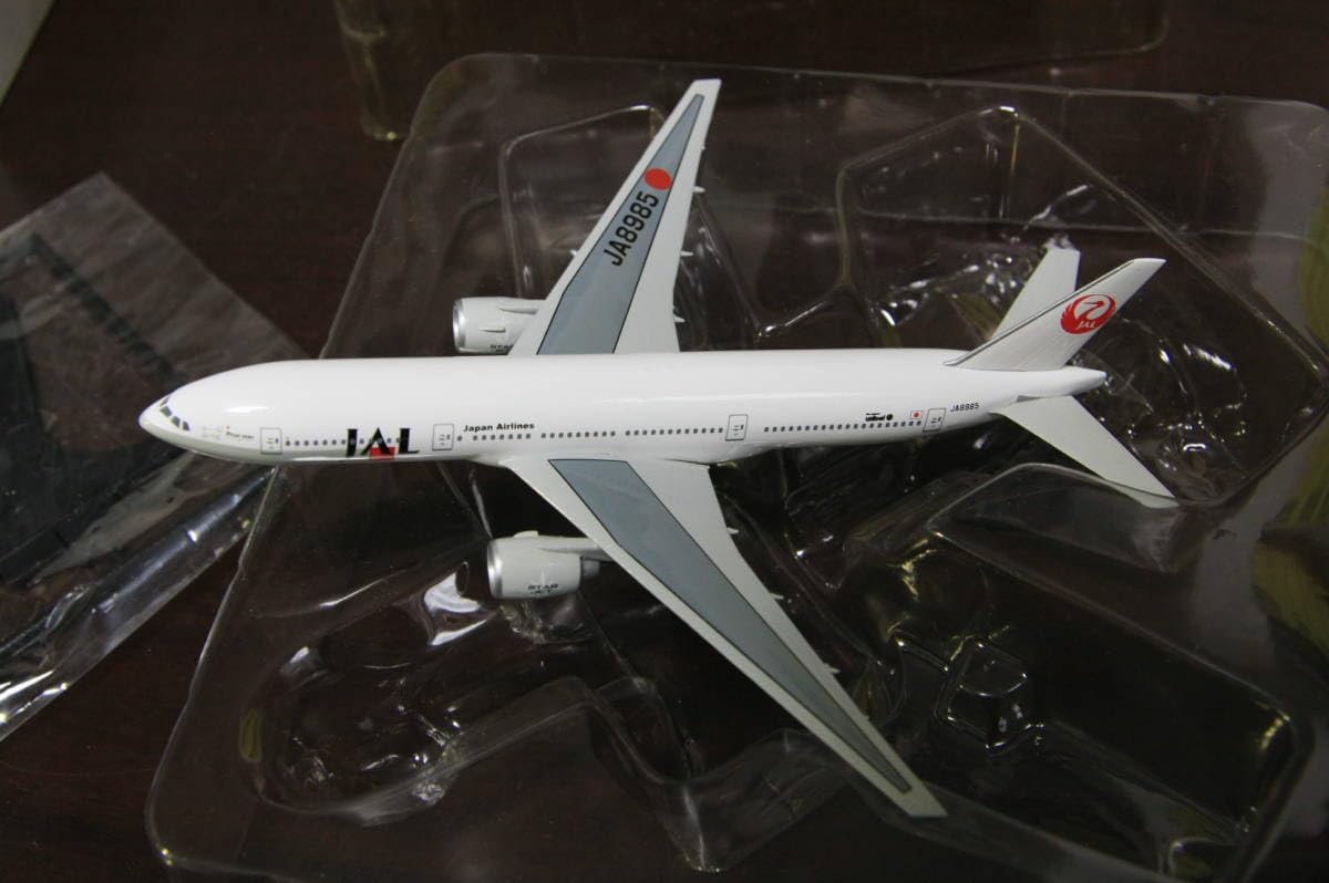 Amazon.co.jp: 1/400 ボーイング B777-200 JAL 日本航空 JA8985