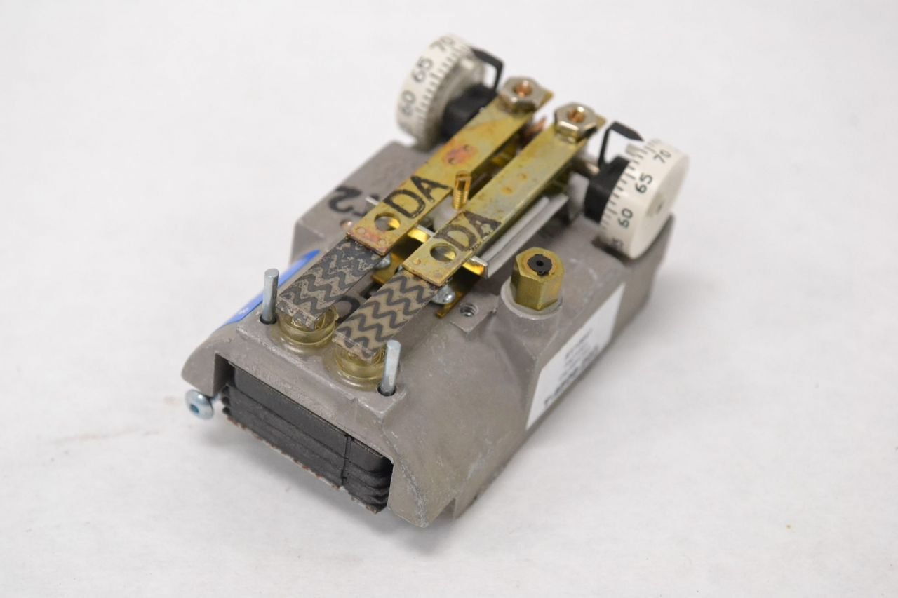 Johnson Controls T-4506-203 Dual Temperature Thermostat Without Indexing Switch, Direct Acting, Horizontal Mounting