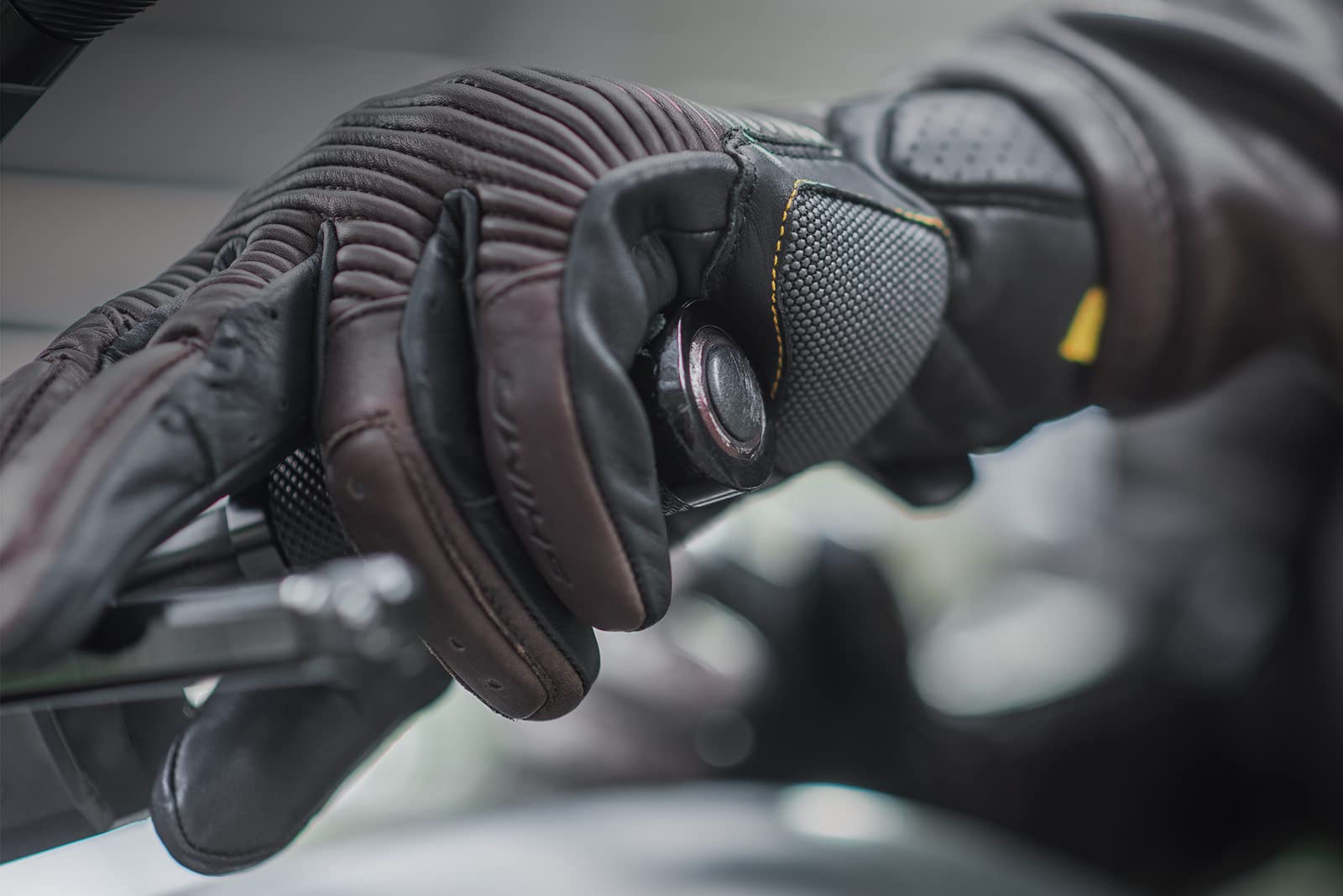 SHIMA BLAKE GLOVES BLACK, klasyczne rękawice motocyklowe w stylu vintage, z ochraniaczami (czarne, L)