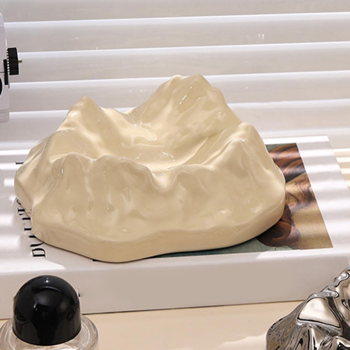 Garneck Volcano-shaped Resin Ashtray for Home and Office, Easy to Clean and Use, Beige Table Decoration and Stylish Smoking Ash Holder, Unique Creative Desktop Ashtray Ornament