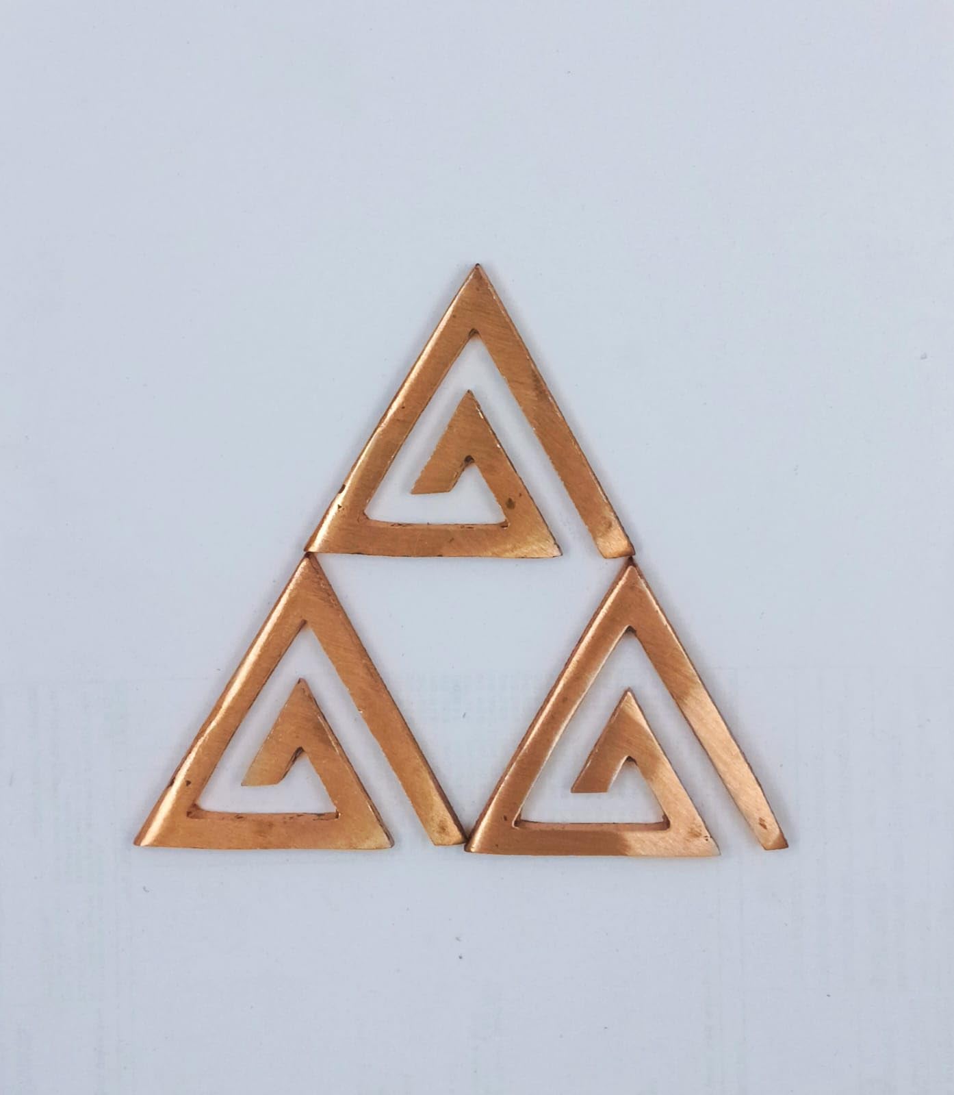 Shubh Sanket Vastu Copper Helix Triangular Design Figurine, 2.7Inch, Set of 3, Vaastu Dosh Nivaran for Home & Office-picture-11