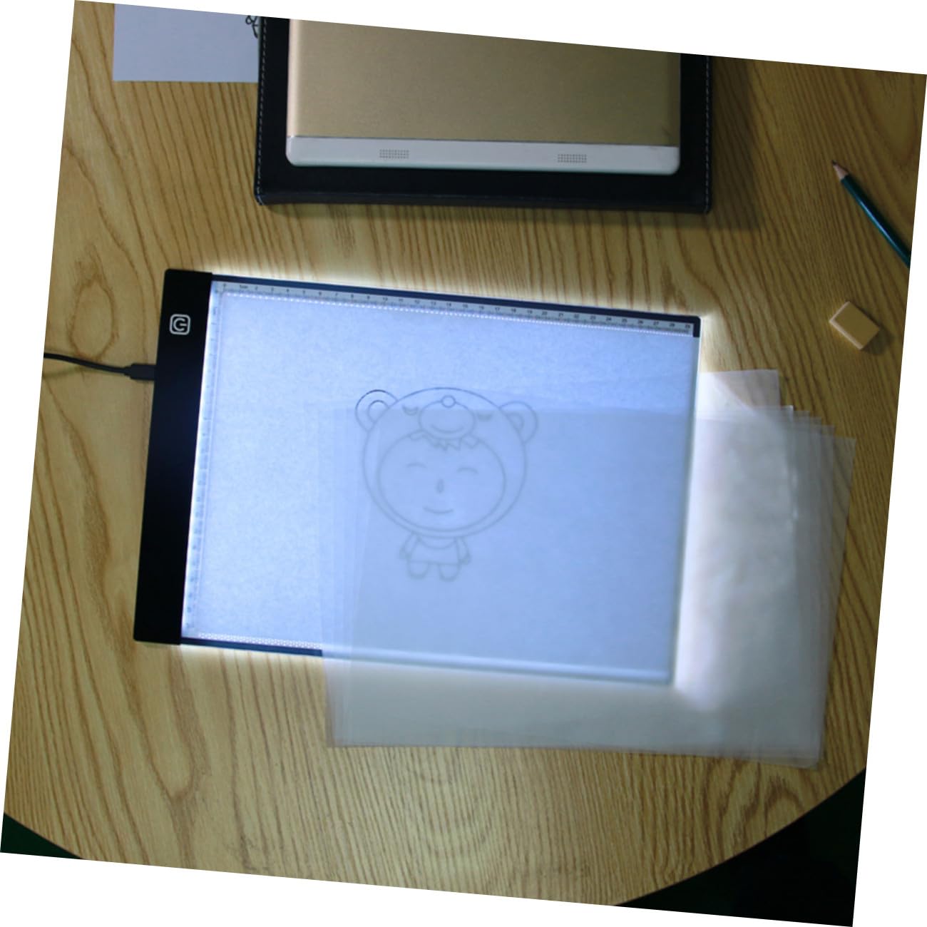 Tavola Luminosa per Disegnare A4, Lavagna LED Nera | Acrilico, Portatile, per Esercizi Pittorici e Uso Professionale, con Sagoma Graduata e Cavo USB