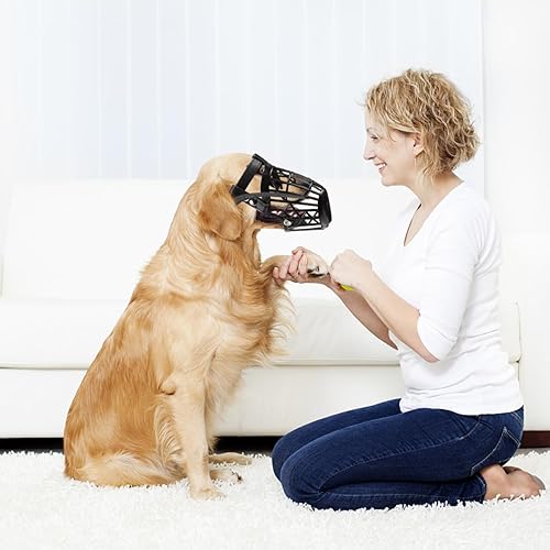 Miniatura 7 de TEHAUX 1 juego de 7 bozales de plástico para perros con correa ajustable de piel sintética, cubierta de boca de perro a la moda, seguridad