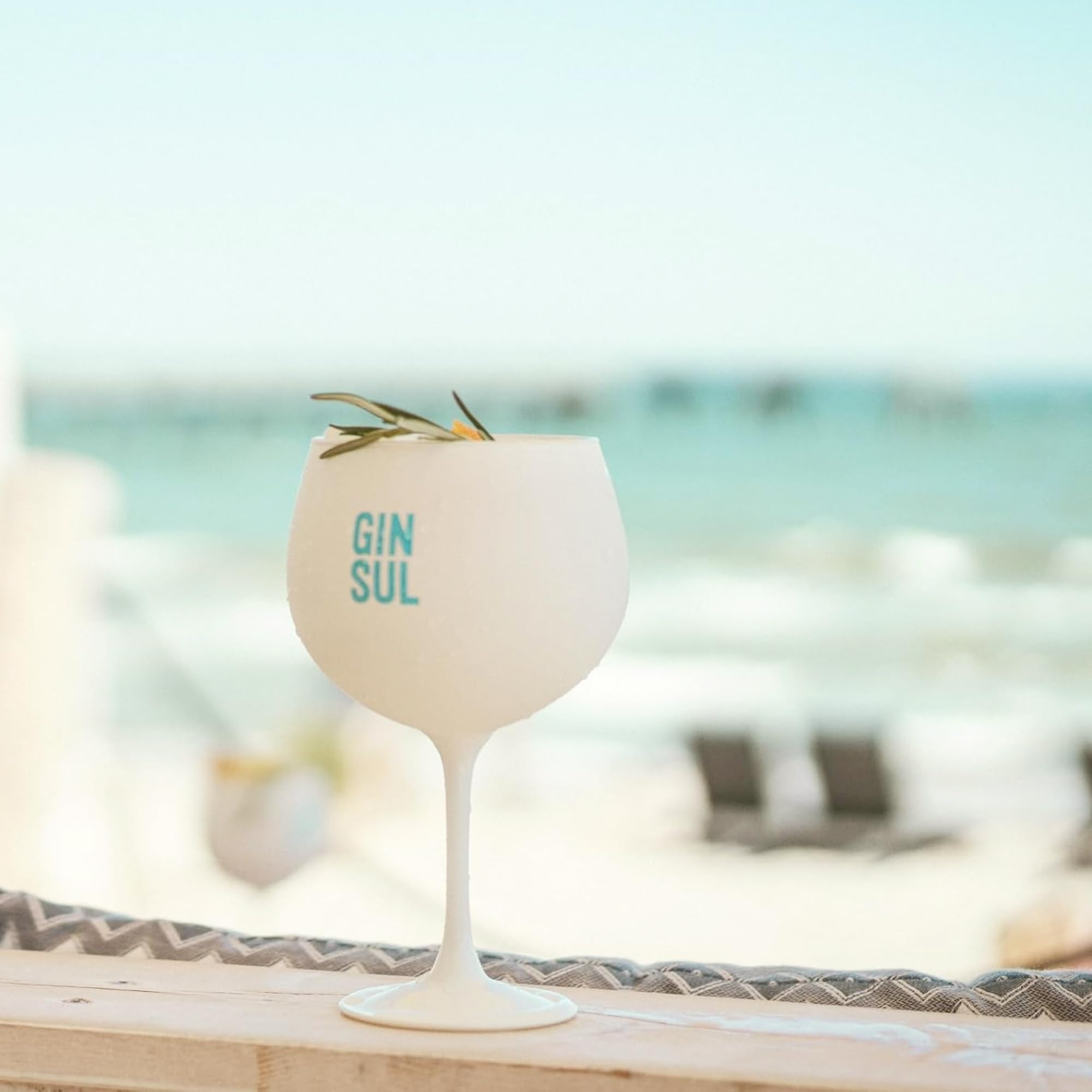 Gin Sul – Gingläser 6er-Set - Weisse Gin-Tonic-Ballon-Gläser mit Aufdruck - Hochwertige, spülmaschinenfeste, bauchige Copo-Gläser für Drinks, Aperitifs, Cocktails - 19,5 x 10,9 cm - 620 ml | Hochwertige, spülmaschinenfeste und bauchige Copa-Gläser für Dri