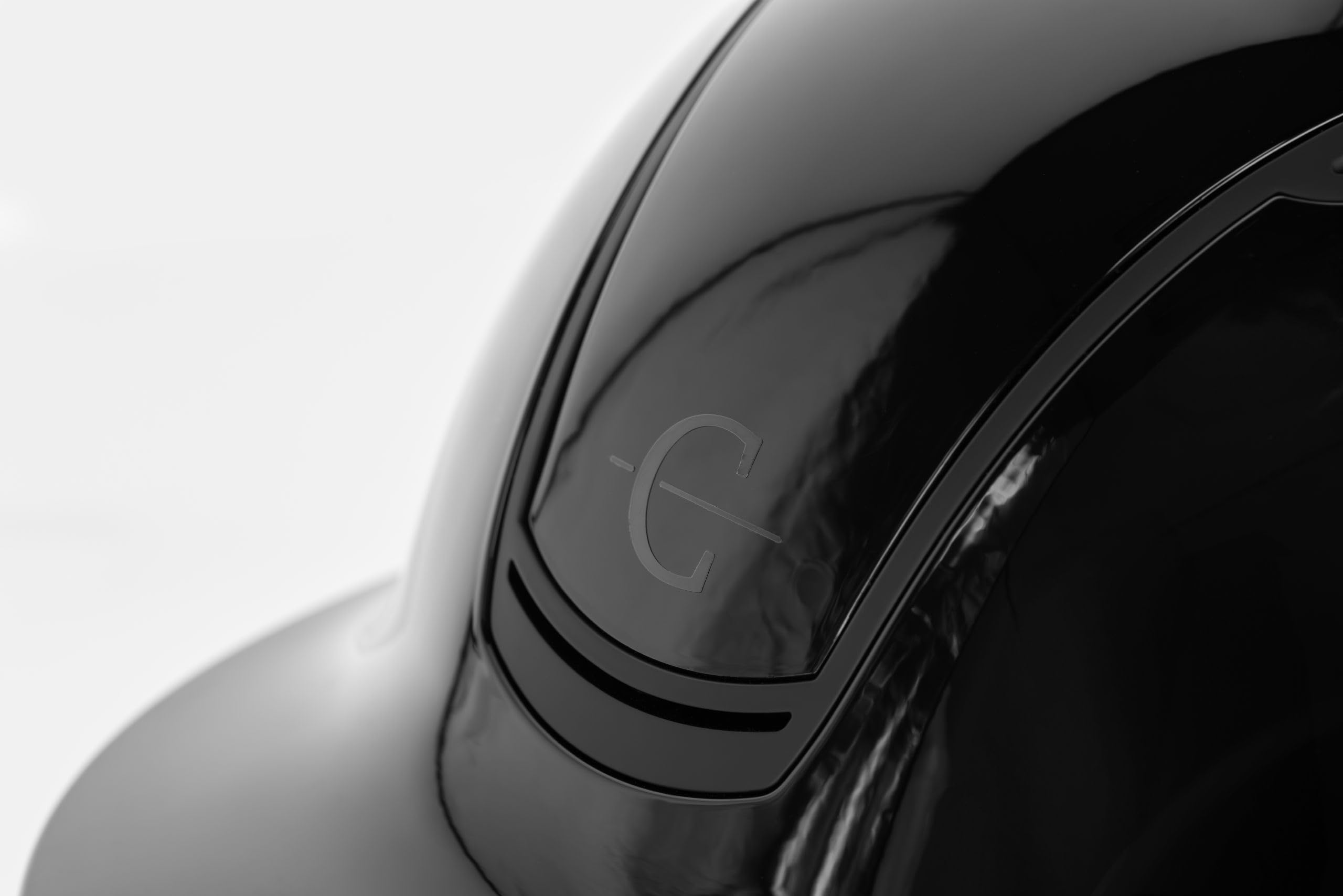 Covalliero Casque d'équitation Eclipse Polo, aspect brillant, système disque, sécurité ERT, excellente ventilation, doublure intérieure amovible, noir laqué, 56-58 cm