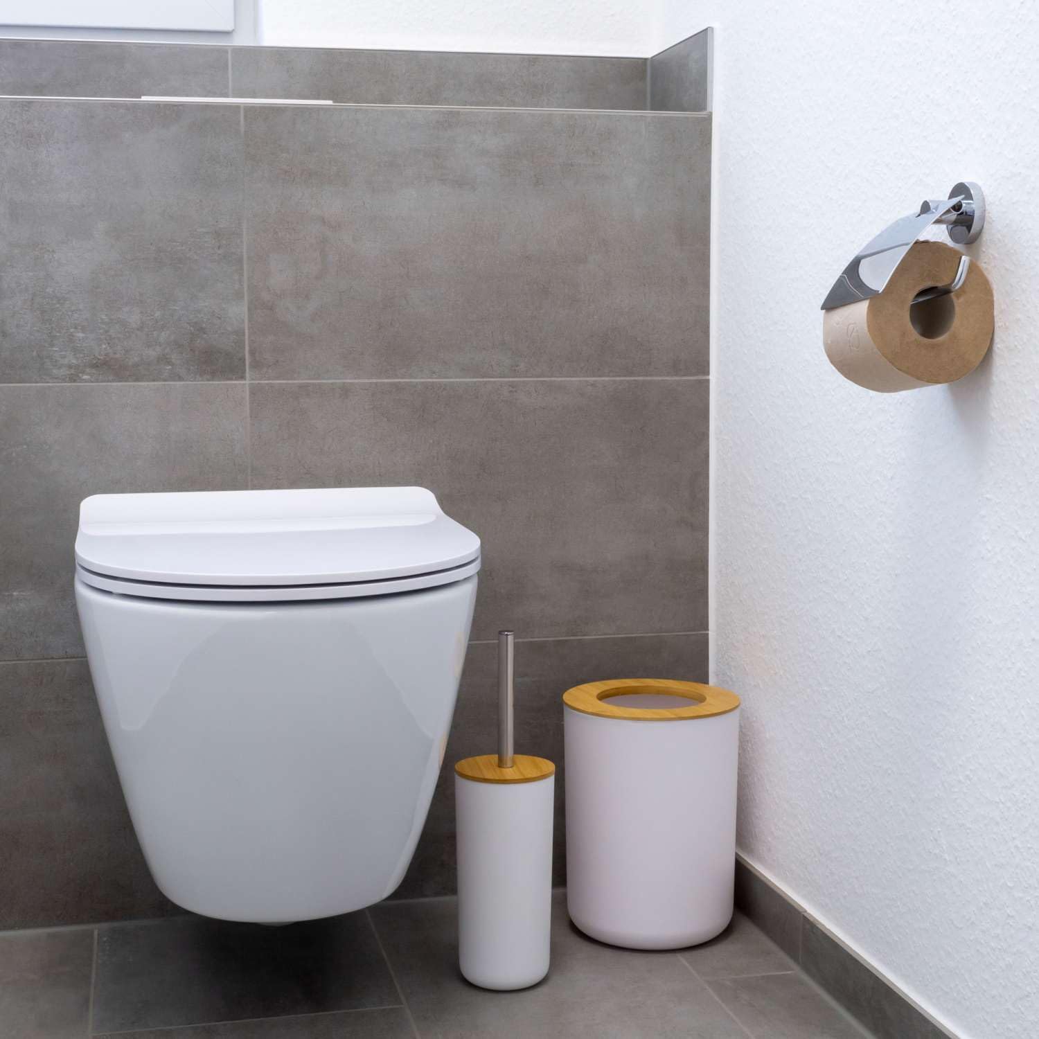 Intirilife set di accessori per il bagno in bambù e plastica in bianco - set da 6 pezzi tumbler per spazzolino da denti tumbler per portasapone dispenser per sapone spazzolino da bagno con supporto