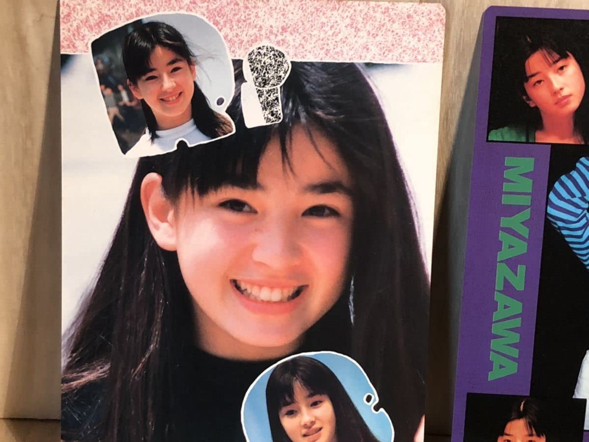 宮沢りえ タペストリー 当時物 現状品 希少品 レトロ Amazon.co.jp: 当時物 宮沢りえ 下敷き セット 駄玩具 女優 古い