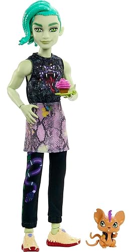 Monster High Deuce Gorgon Doll en Look de Firma con Chaqueta de Cuero de Serpiente y Accesorios, Ratón Mascota Perseo