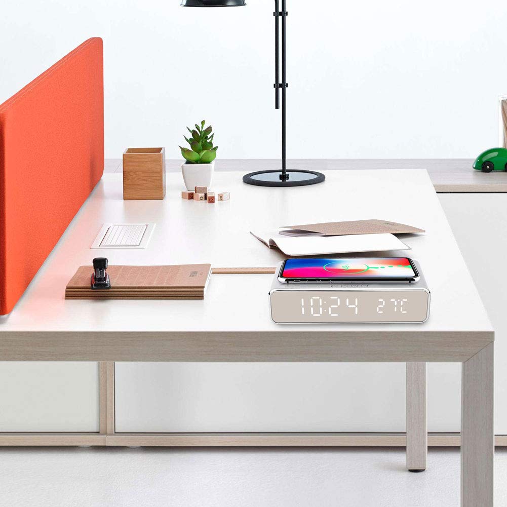 3 in 1 Orologio da Comodino Elettronico con Display LED Chiaro e Tappetino Ricarica Wireless Veloce per Casa, Hotel e Appartamento