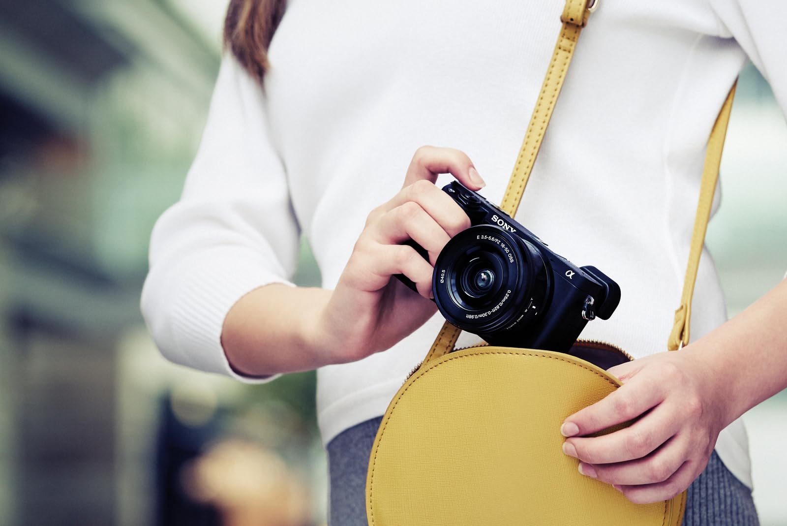 Sony Alpha 6400 (APS-C) Fotocamera con obiettivo 16-50 mm – Autofocus con rilevamento degli occhi da 0,02 s, video 4K, display ribaltabile, ideale per vlogging, fotografia e viaggi