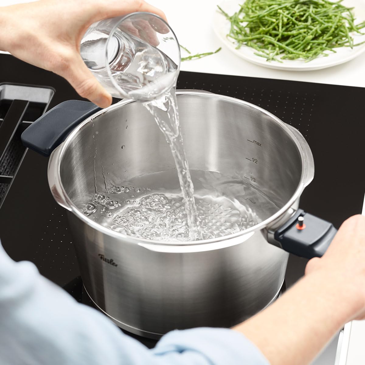 Fissler Vitavit Premium Pentola a pressione in acciaio inox 4.5 L, 22 cm, 4 livelli di cottura, incluso inserto, adatta a fornelli a induzione