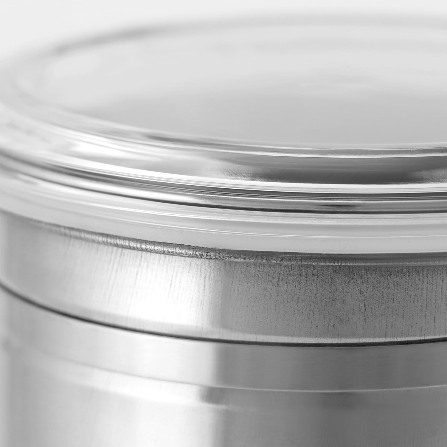 QWORK Juego de 4 recipientes de acero inoxidable de 68 onzas con tapas, recipientes herméticos de almacenamiento de alimentos para encimeras de cocina, tapas de abrazadera de bloqueo transparente,