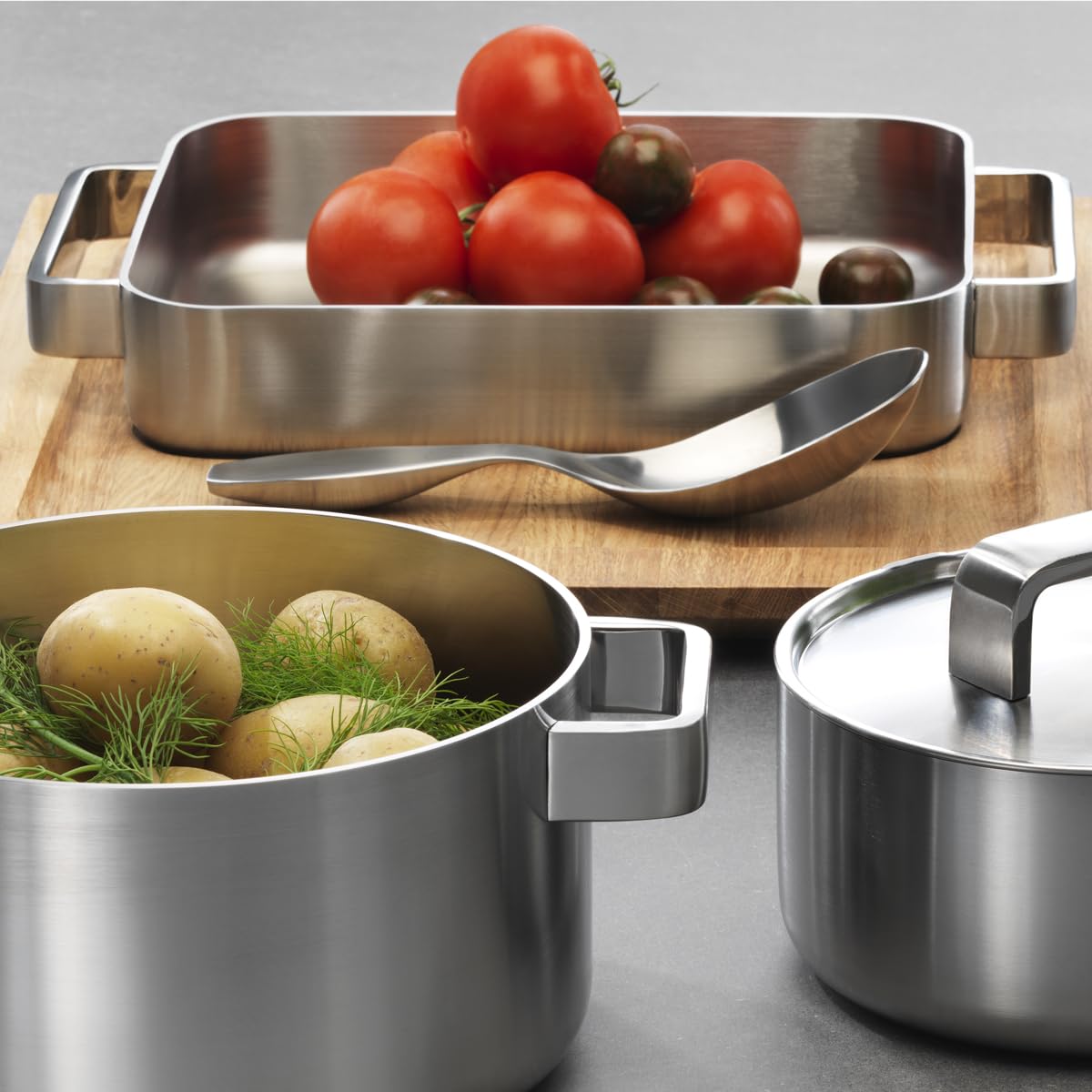 hiwa　 Dahlstrom Tools Oven Pan IITTALA Tools - Oven pan S | Cutipol: The Shape of