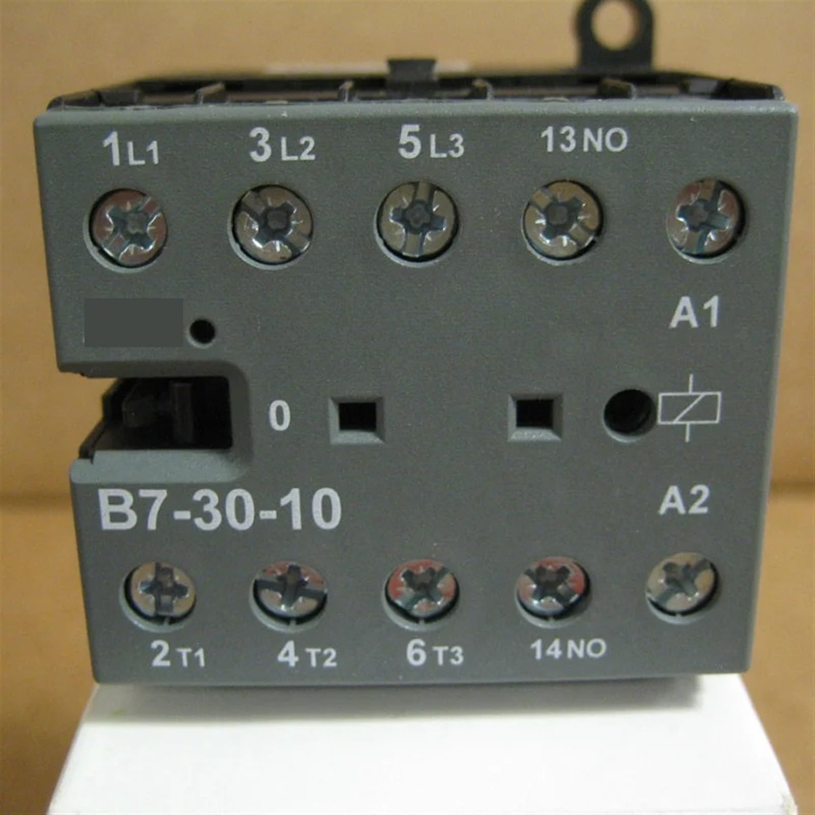 Mini-contacteur tripolaire B7 boîtier électrique compact solution commutation CA B7-30-01